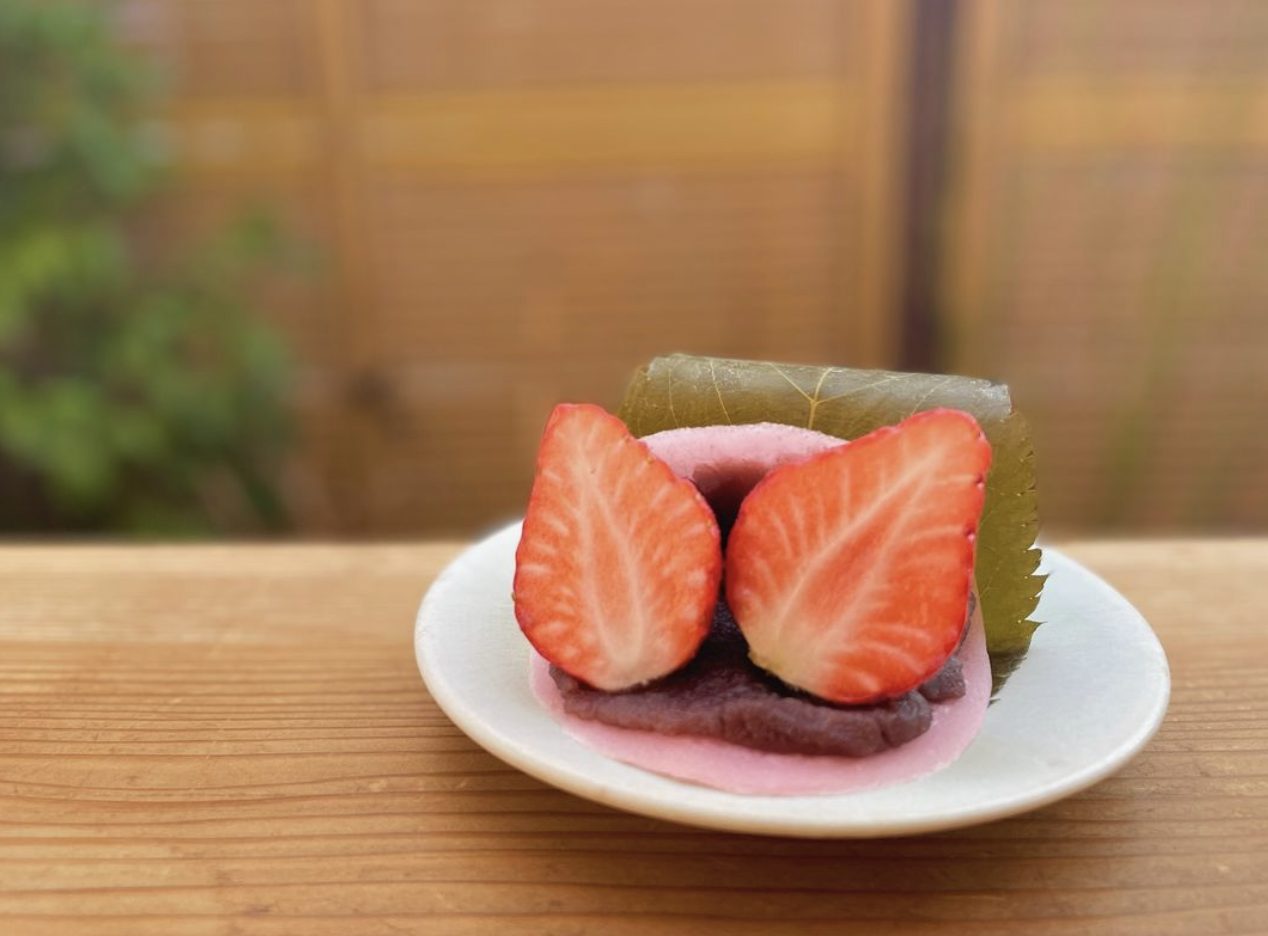 今日も出来立ての「餡」で。古伝餡 濱岡屋の「ほほえみ苺大福」は春にぴったりのいちごスイーツ。