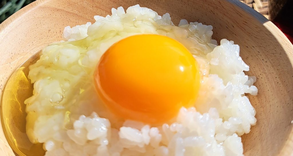 養鶏場直営のたまご専門店「Hanazono TAMAYA」で、新鮮卵とこだわりスイーツをおみやげに