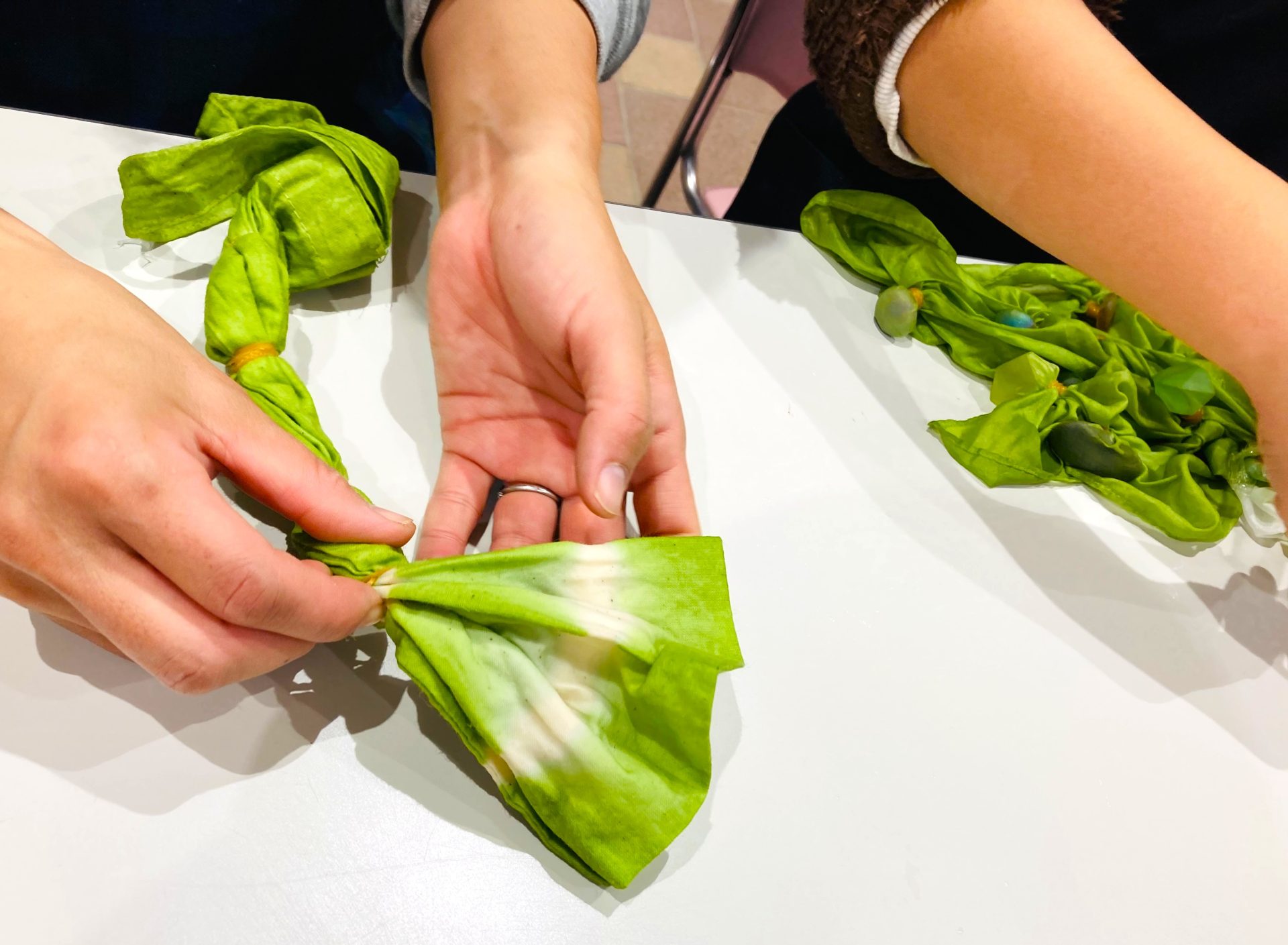 99191深谷ねぎを～染めて・収穫して・味わう冬体験～　｜　草木染め手織り工房 志楽・馬場ファミリー農園